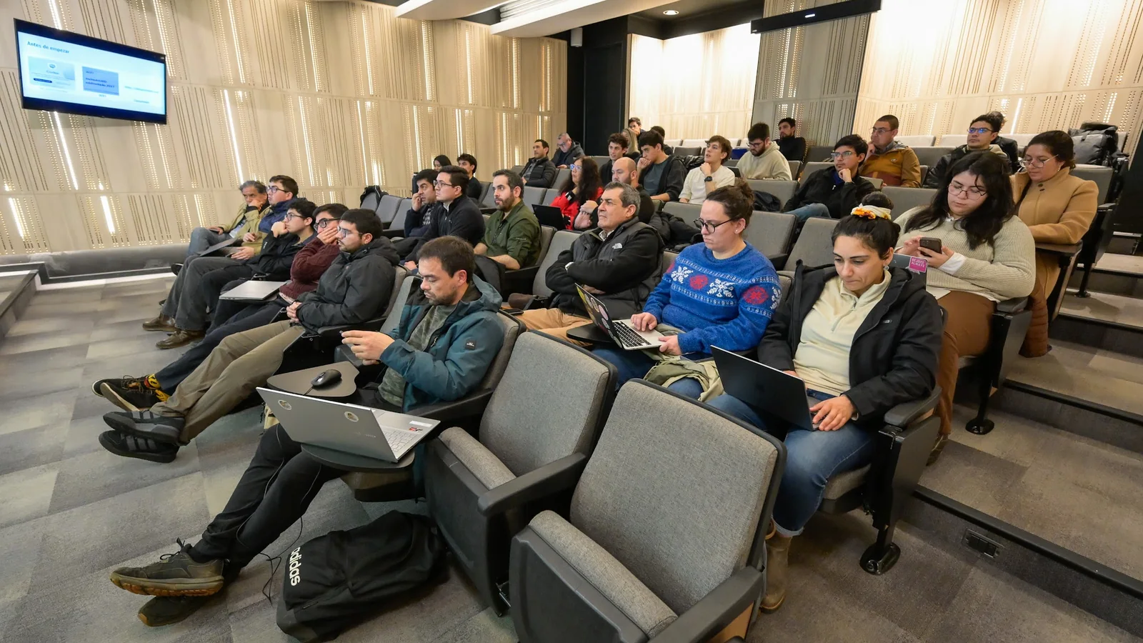 Vista general de la Jornada Codex para Todos en el auditorio de la UDD Concepción